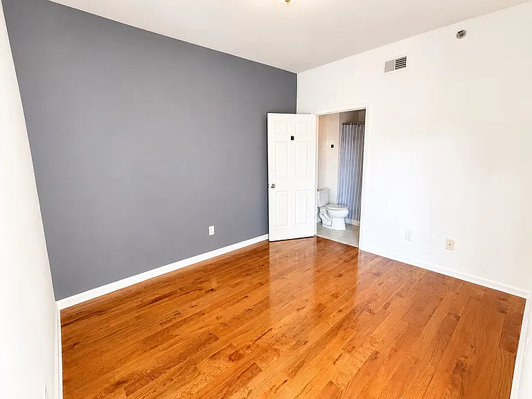 1126 Buttonwood St #C — Photo 9