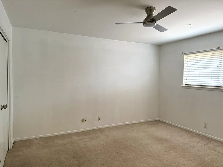4211 Russell Dr — Photo 24