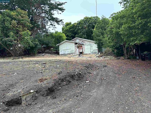 2nd image of 534 La Paloma Rd