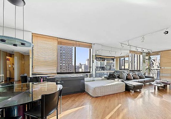 3rd image of 343 E 74th St APT 20A