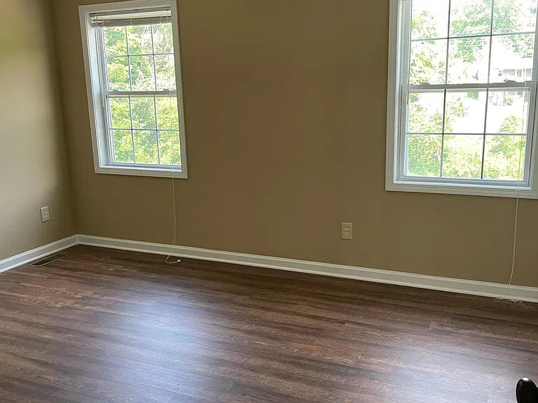 928 Nottingham Dr — Photo 3