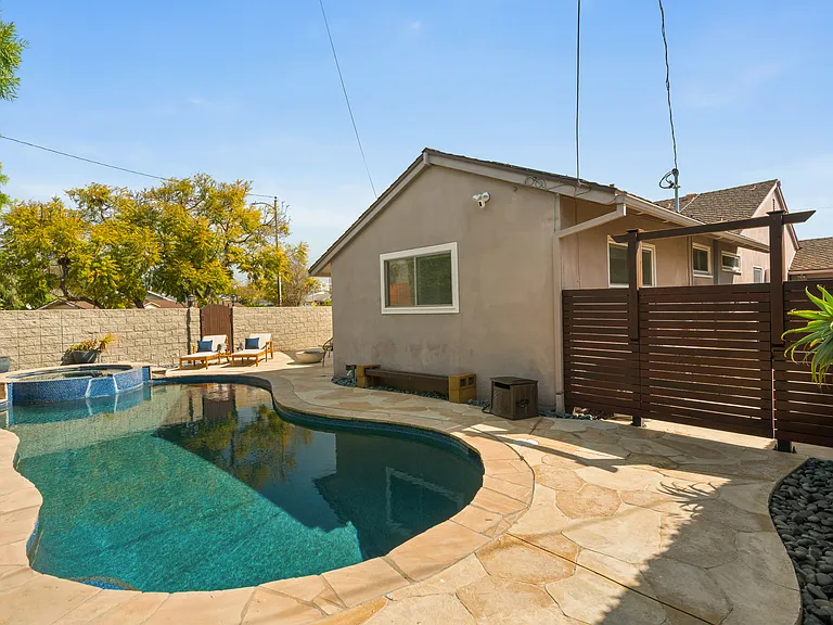 6213 S Corning Ave — Photo 11