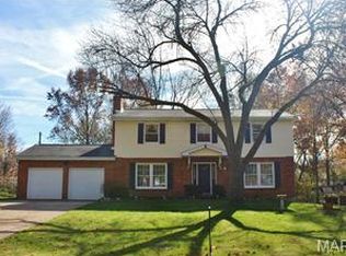 1018 Rose Hill Ln, Ballwin, MO 63021