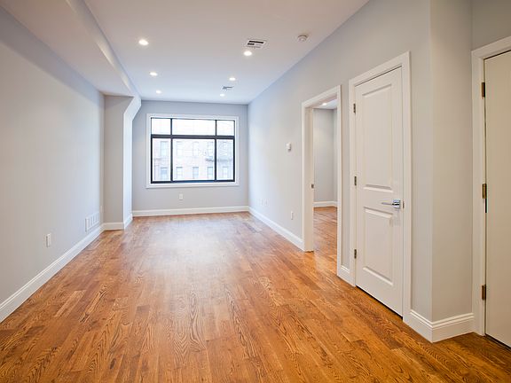 5th image of 280 Hawthorne St #2