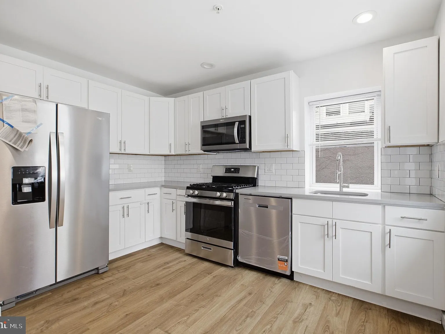 2 bed, 2.0 bath, 1000 sqft, $1,700 — Photo 3