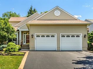 8 Renaissance Blvd, Somerset, NJ 08873