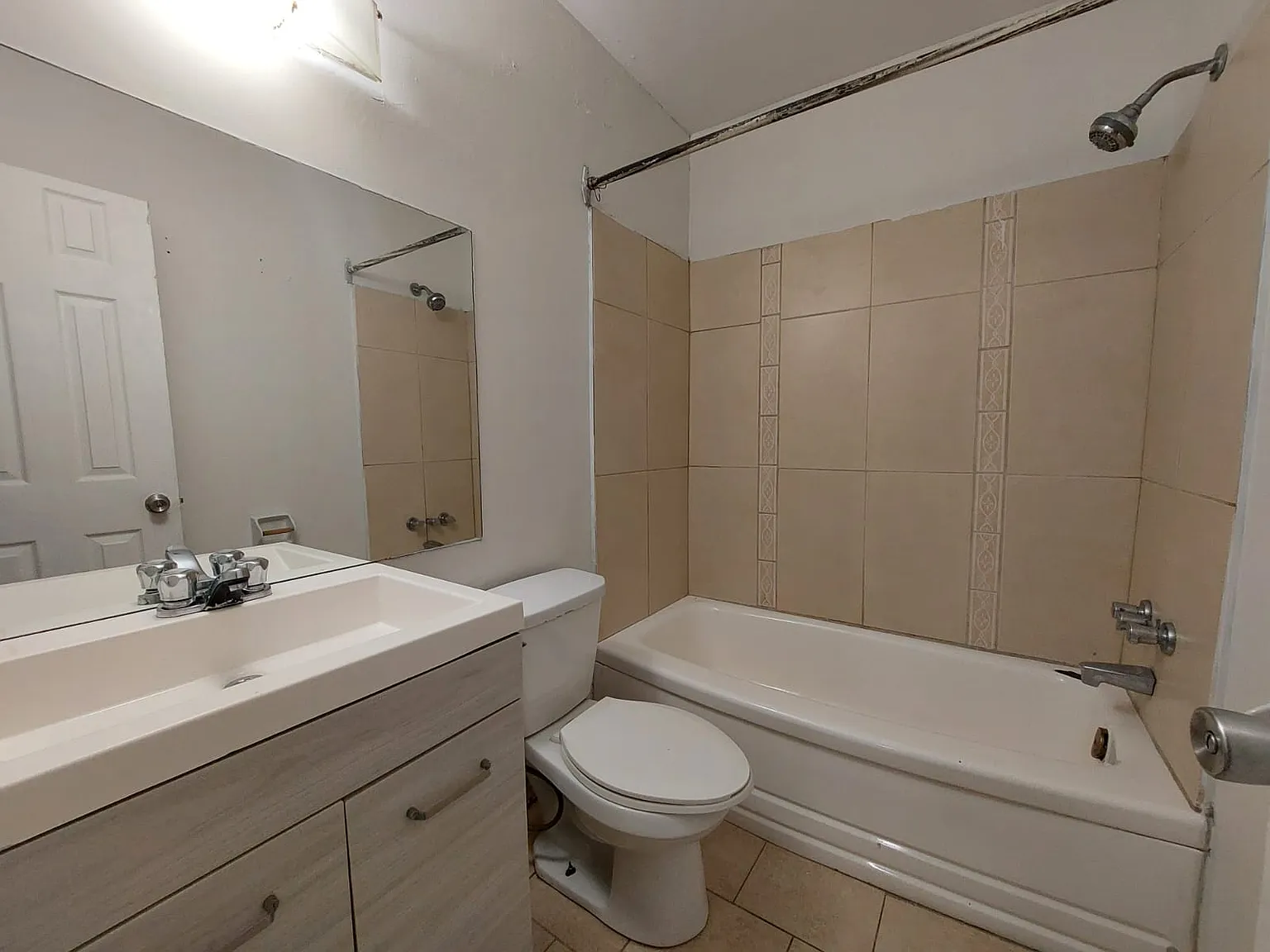 2 bed, 800 sqft, $1,600 — Photo 3