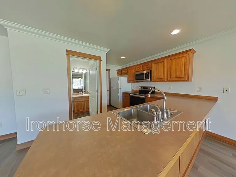 5471 Glenellen Dr #4 — Photo 10