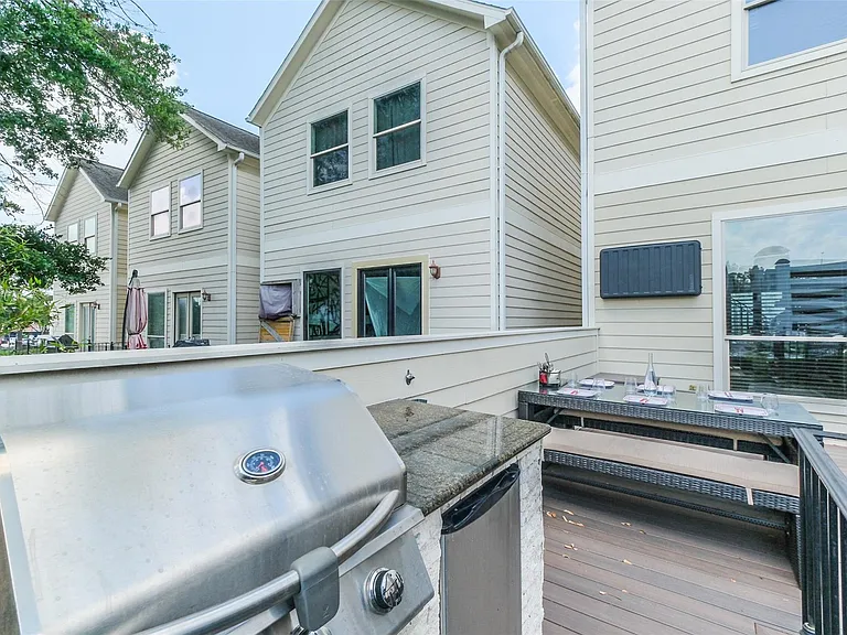 166 Reinicke St — Photo 38