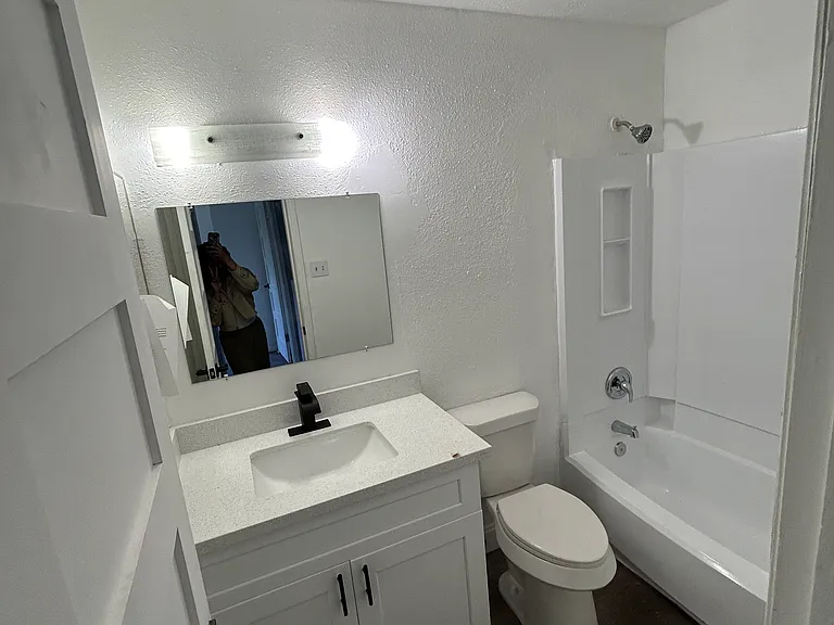 Hallway bath shared by secondary bedrooms 2 and 3
