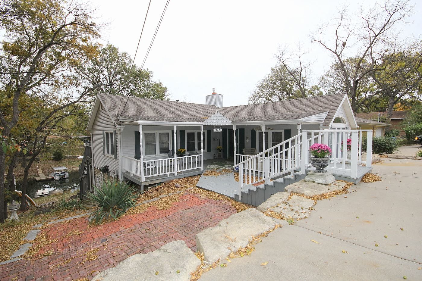 923 NW South Shore Dr, Lake Waukomis, MO 64151 Zillow