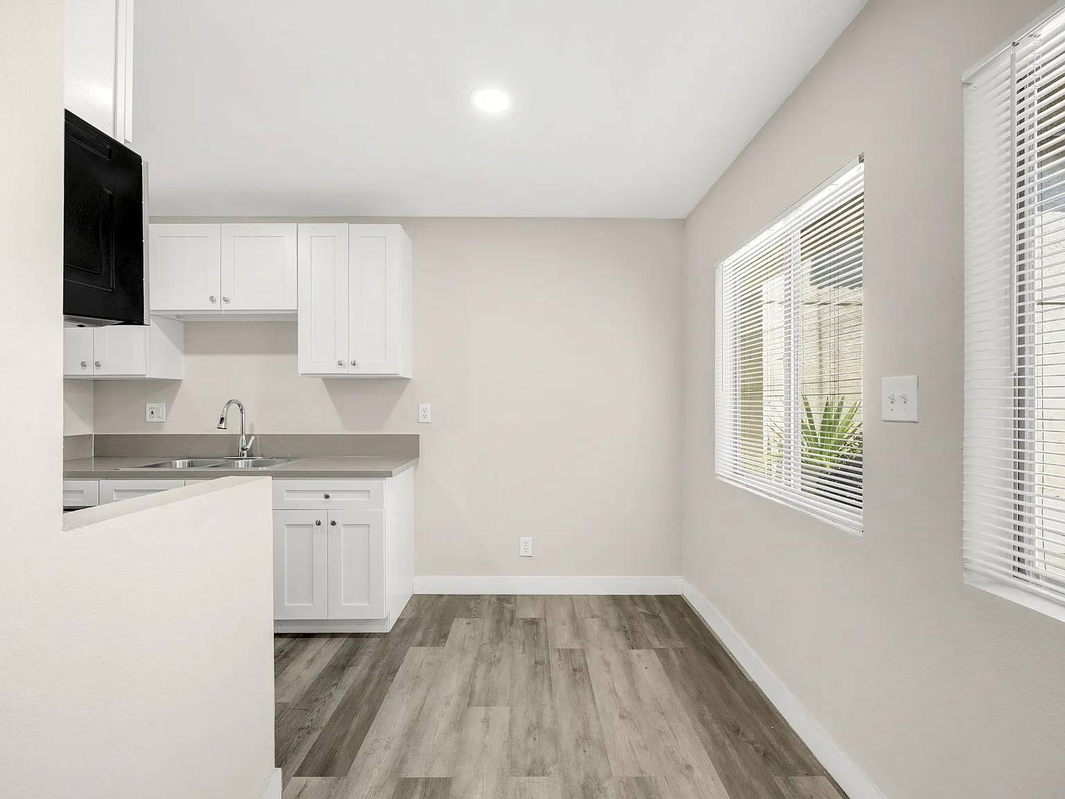Newly Remodeled Unit See It. Love It. Lease It! — Photo 1