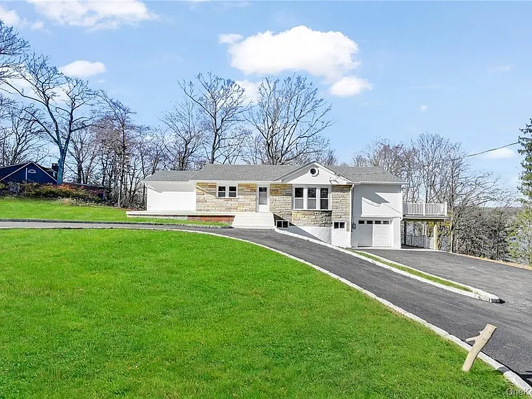 225 Hilltop St — Photo 2