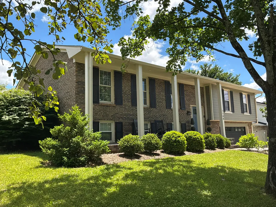 1104 Chinoe Rd