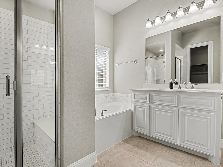 3323 Royal Ridge Dr — Photo 18
