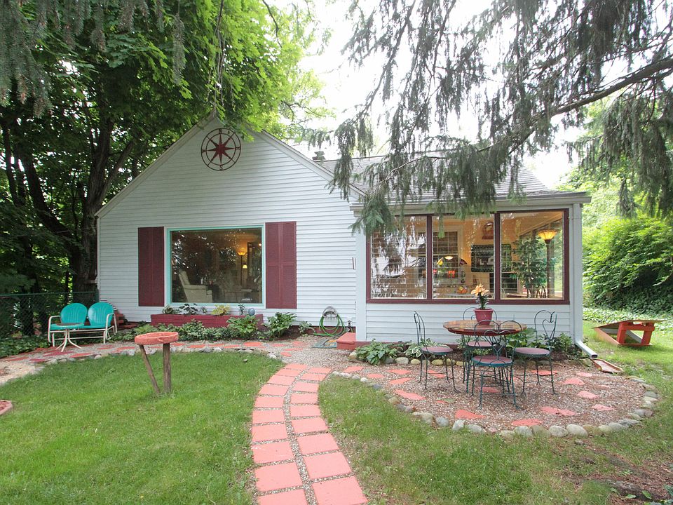 1st image of 107 Crescent Dr