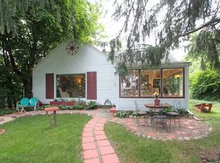 107 Crescent Dr, Kalamazoo, MI 49001