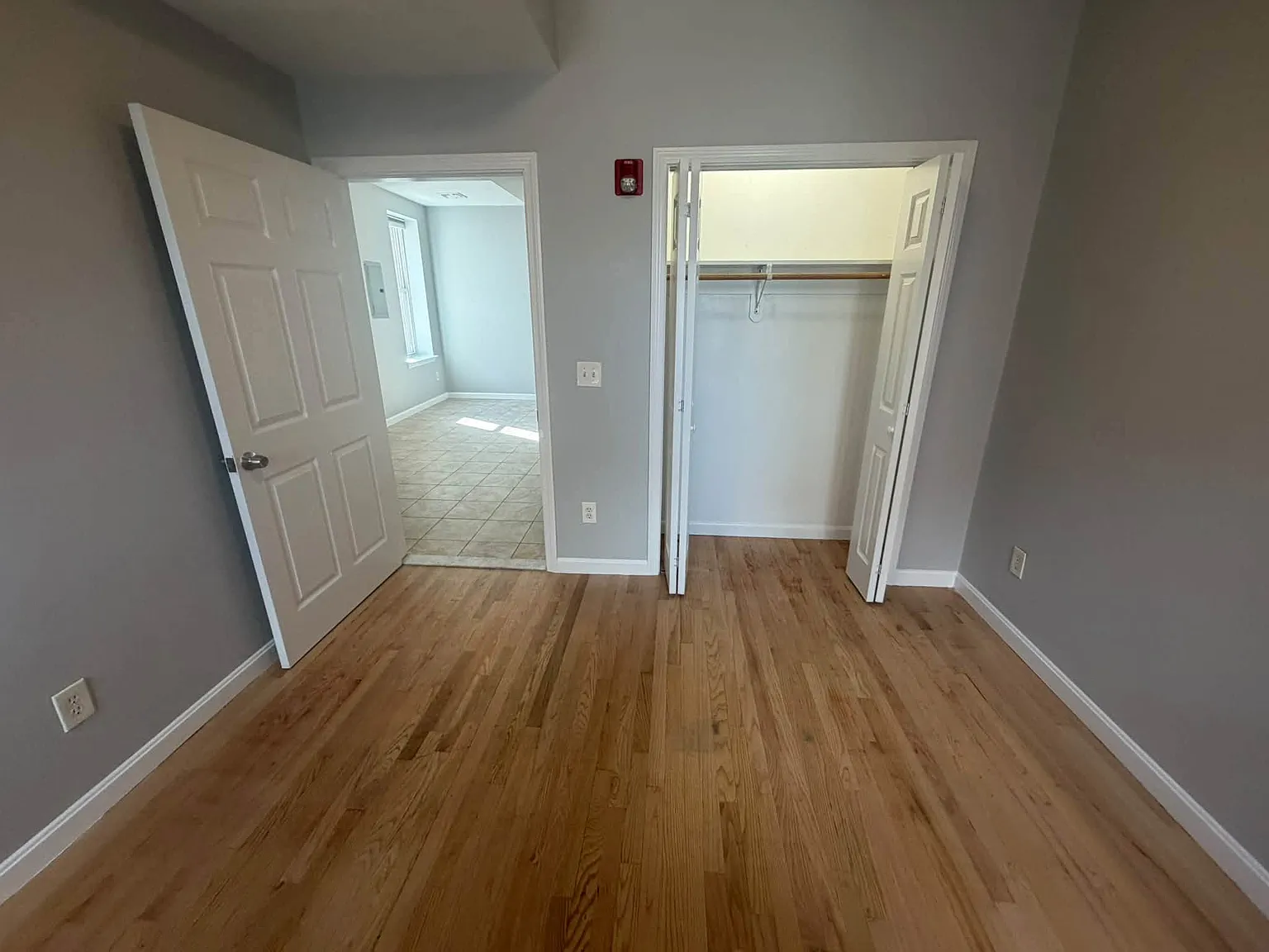 3 bed, 999 sqft, $2,700 — Photo 2