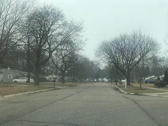 Exterior Neighborhood (street photo)