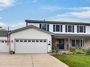 1147 Bennington Dr, Crystal Lake, IL 60014