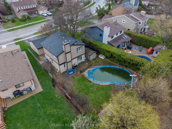 2545 Folkway Dr, Mississauga, ON L5L 2J9