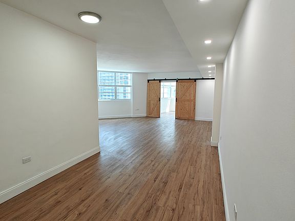 3rd image of 999 Brickell Bay Dr APT 1411