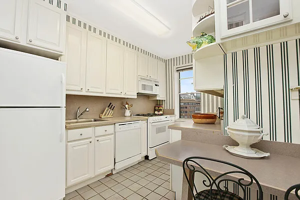 Sold by Corcoran | media 28