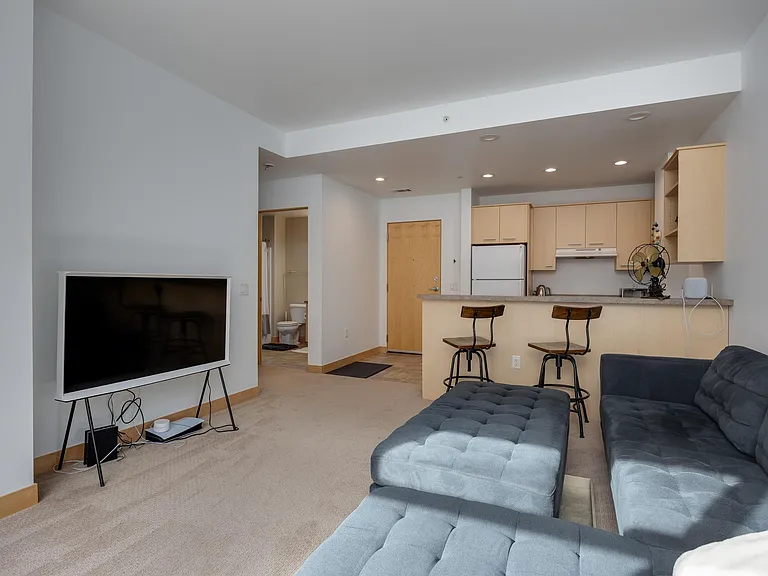 309 W Washington Ave — Photo 13