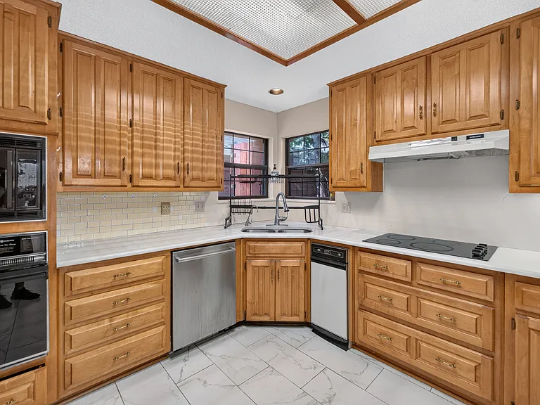 2105 Rolling Oak Ln — Photo 12