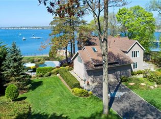 115 Ocean Dr E, Stamford, CT 06902