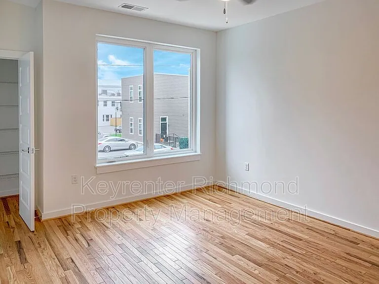 114 W 12th St #B — Photo 9