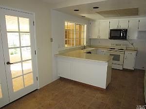 3rd image of 2411 Shoreline Dr