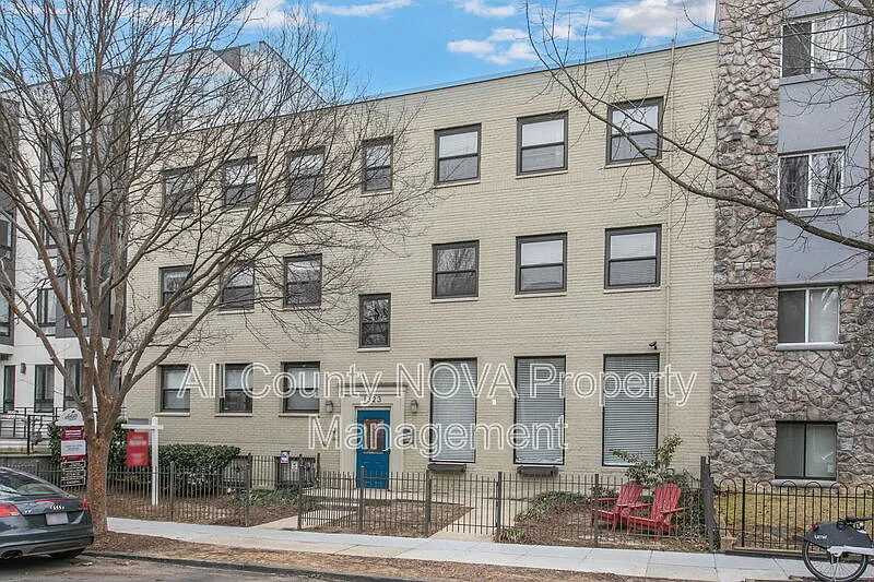 2 bed, 2.0 bath, 740 sqft, $2,250 — Photo 2