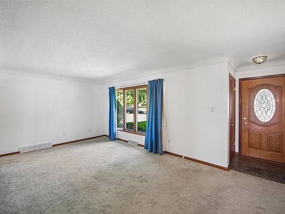 4th image of 3233 Linworth Ln