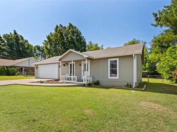 355 Meeker Dr, Gentry, AR 72734