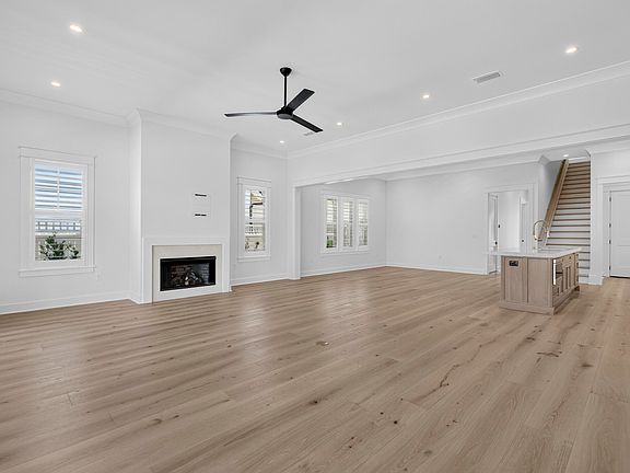 3rd image of 357 W Firethorn Cir