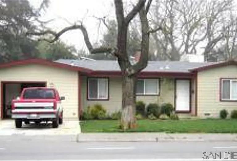 752 Anderson Rd — Photo 1