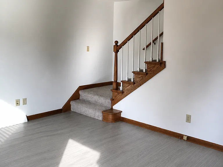 1040 Hunt Ave — Photo 6