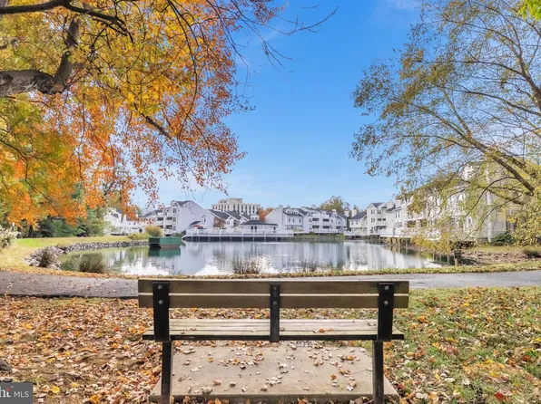 3379 Lakeside View Dr, Falls Church, VA 22041