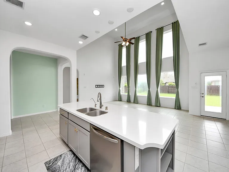 2210 Captain Davis Dr — Photo 9