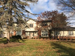 5750 Plum Crest Dr, West Bloomfield, MI