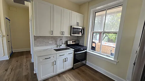 2100 W Irving Park Rd #1 Photo 1