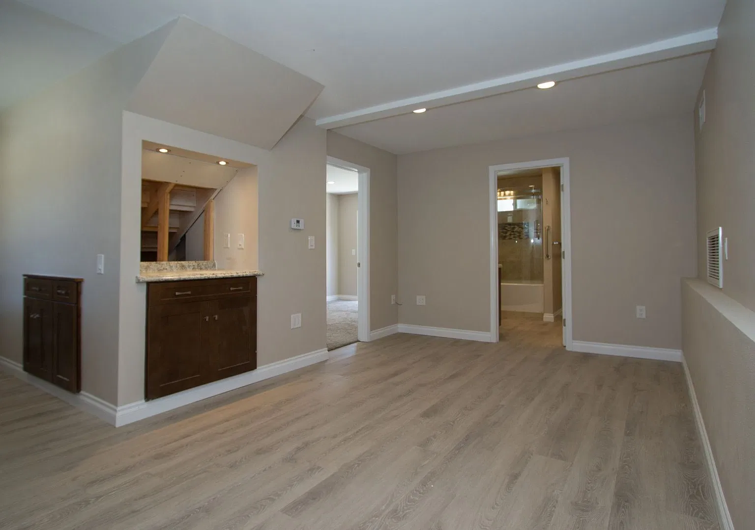 2 Bedroom, 1 Bath with view of the Bay in charming Cuesta by the Sea — Photo 2
