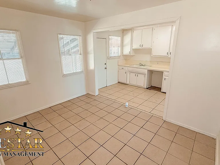 4520 Mesa Dr — Photo 7