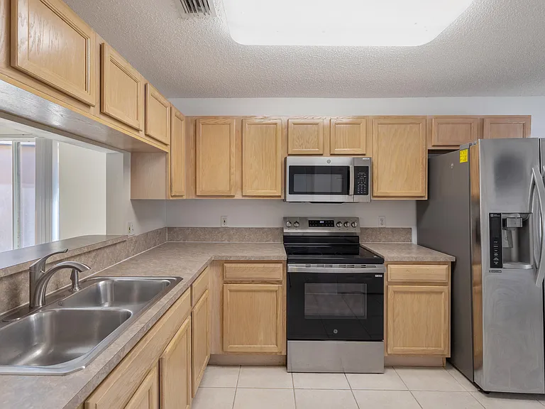 3800 Woodfield Dr — Photo 10