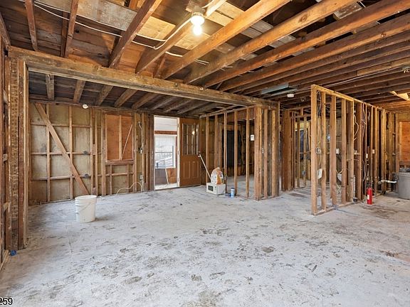 3rd image of 19 Sutton Rd