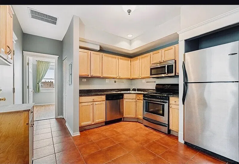 2 bed, 2.0 bath, 850 sqft, $1,608 — Photo 3
