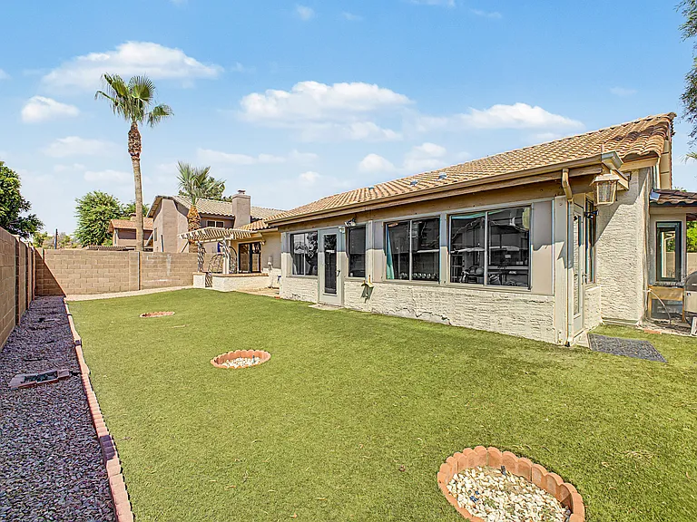 1911 E Belmont Dr — Photo 33