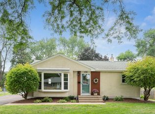 1194 Summer St, Roseville, MN 55113
