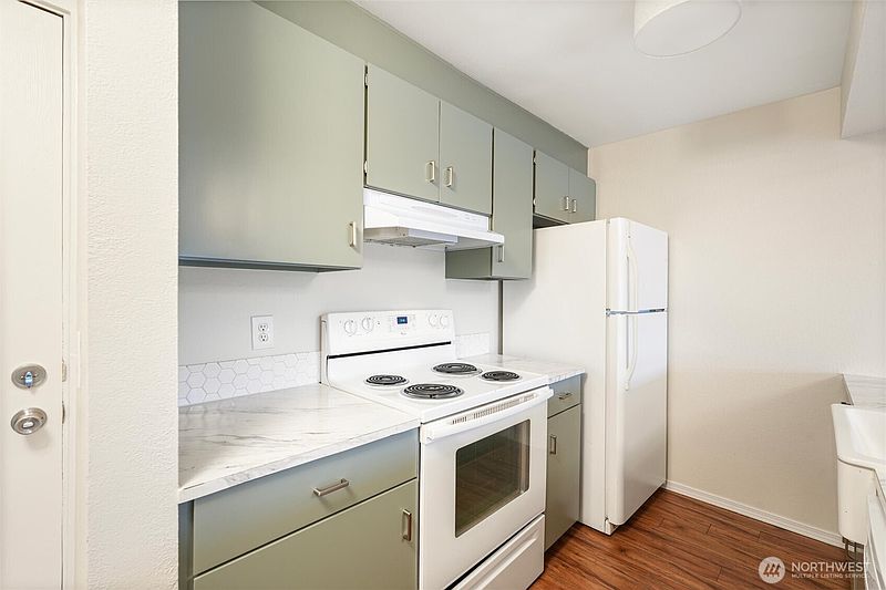 5th image of 3609 14th Avenue W #208